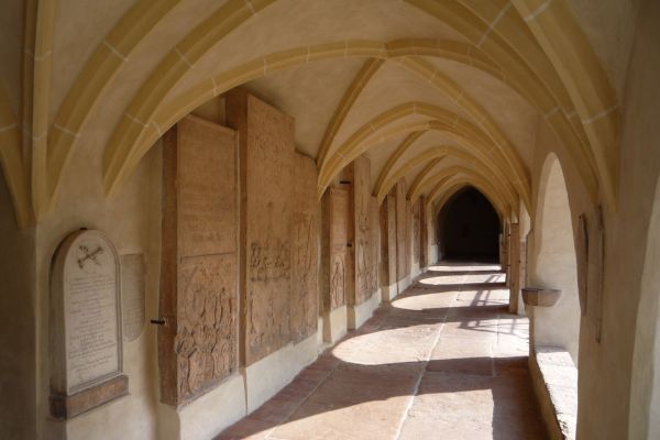 Gewölbe des Kreuzgangs an der Stiftskirche Mariä Himmelfahrt in Laufen