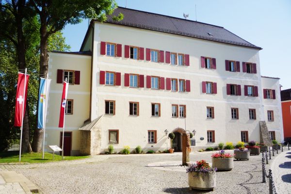 Das im 15. Jahrhundert Haunspergische Behausung genannte Stadtpalais des Geschlechtes der Haunsperger - das heutige Neue Rathaus