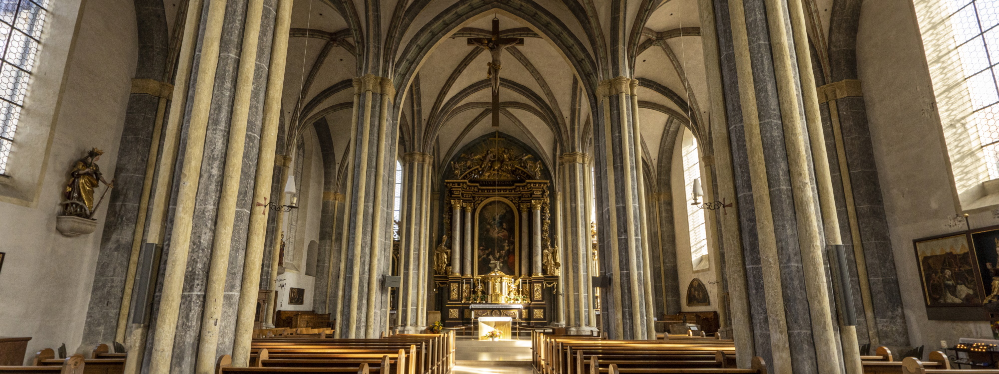 Innenbereich der Stiftskirche Mariä Himmelfahrt Laufen - © Manfred Fiedler
